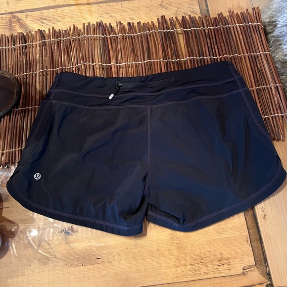 Lululemon Run Times Short *4-Way Stretch Sz 8 - Picture 7 of 10
